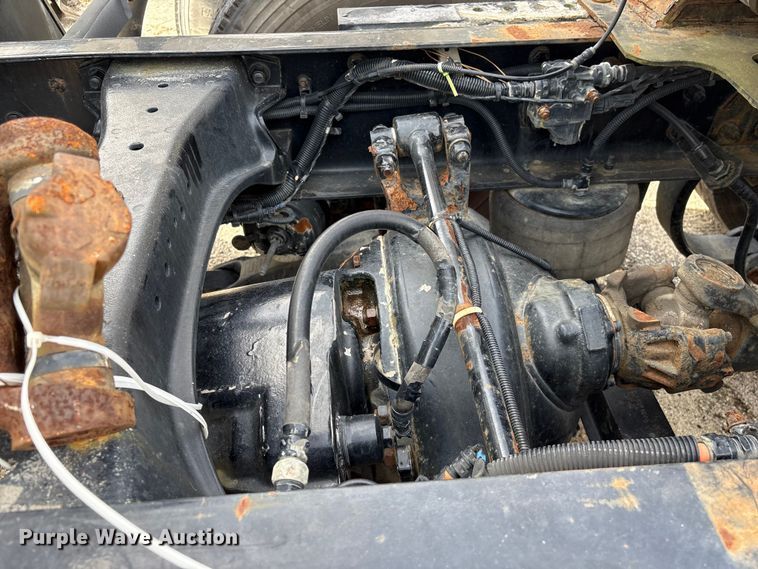 image for item YA1172 2018 Kenworth T680 semi truck