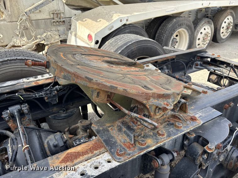 image for item YA1172 2018 Kenworth T680 semi truck