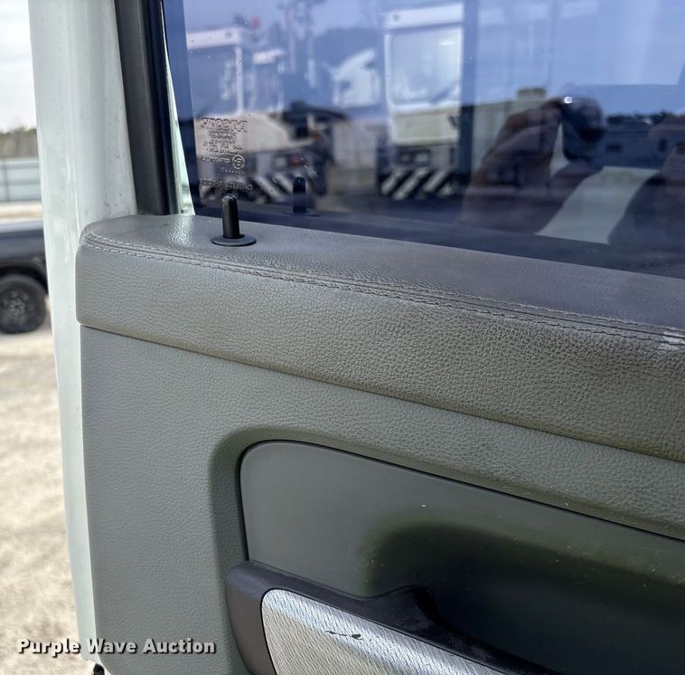 image for item YA1172 2018 Kenworth T680 semi truck