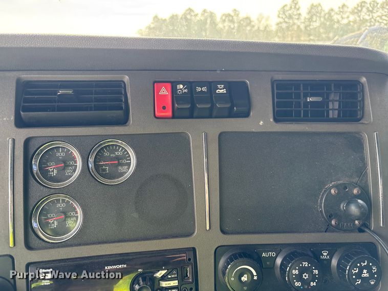 image for item YA1172 2018 Kenworth T680 semi truck