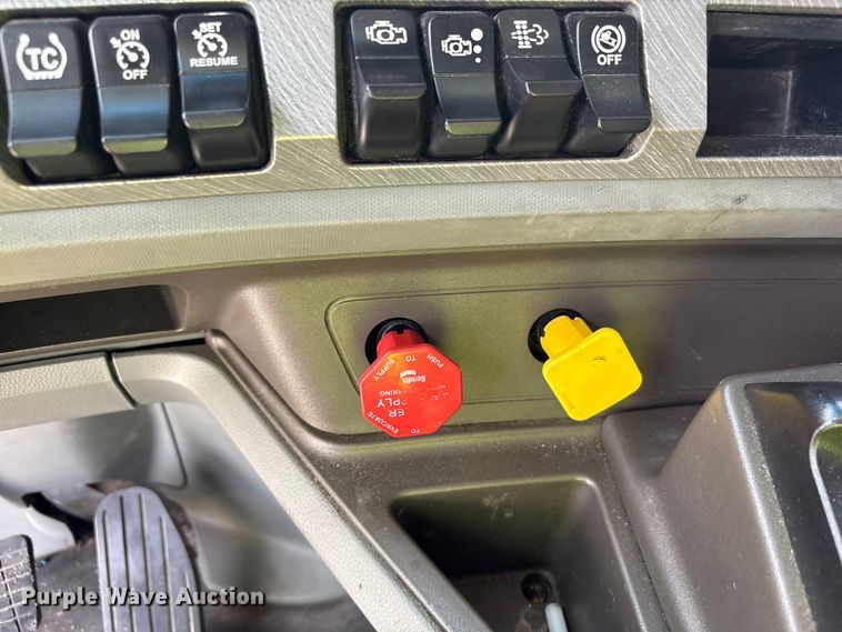 image for item YA1172 2018 Kenworth T680 semi truck