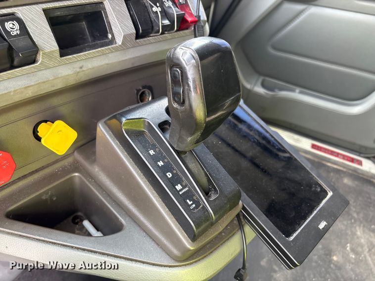 image for item YA1172 2018 Kenworth T680 semi truck