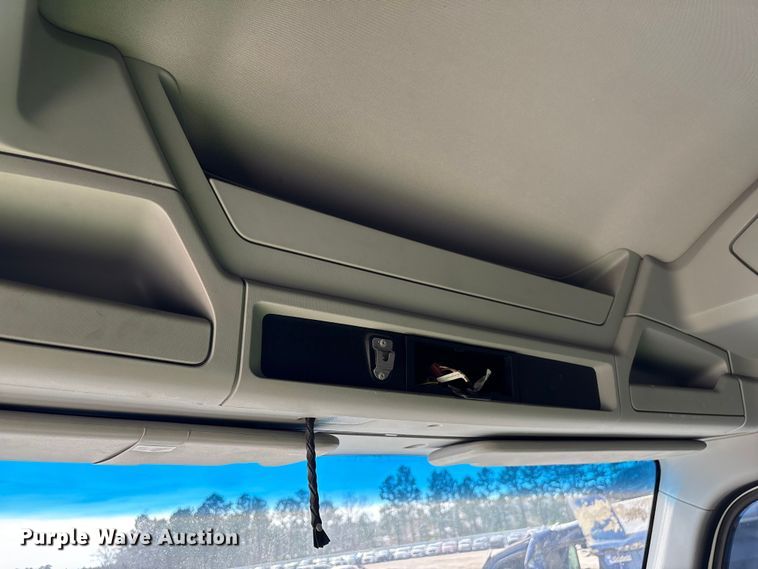 image for item YA1172 2018 Kenworth T680 semi truck