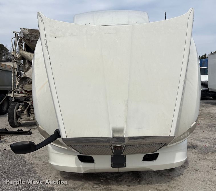 image for item YA1172 2018 Kenworth T680 semi truck