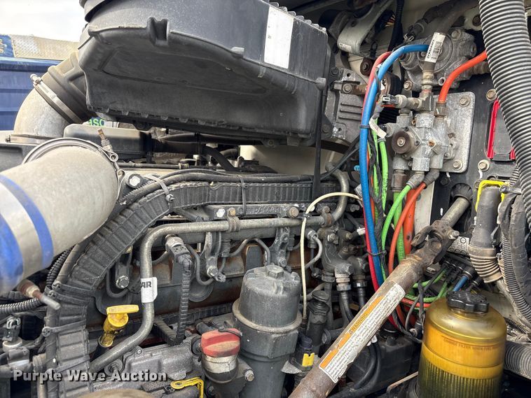 image for item YA1172 2018 Kenworth T680 semi truck