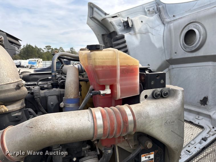 image for item YA1172 2018 Kenworth T680 semi truck