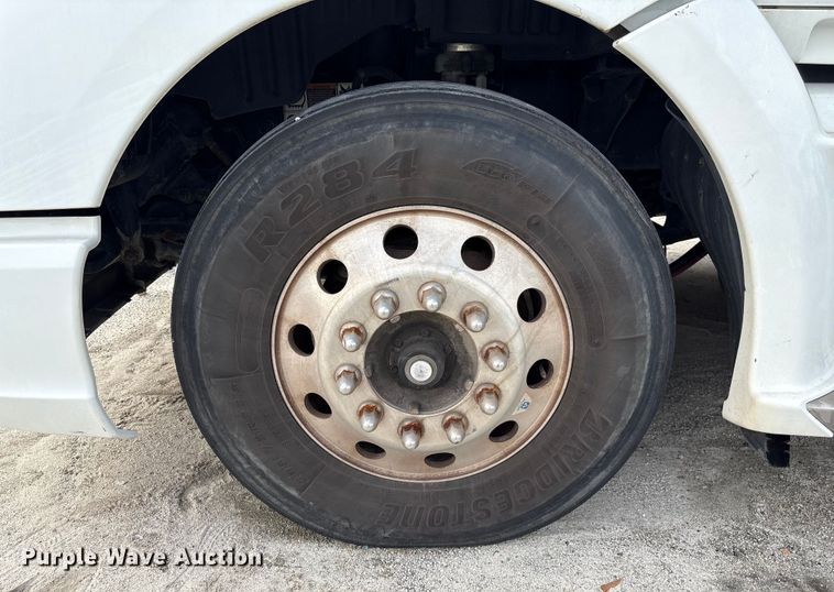 image for item YA1172 2018 Kenworth T680 semi truck