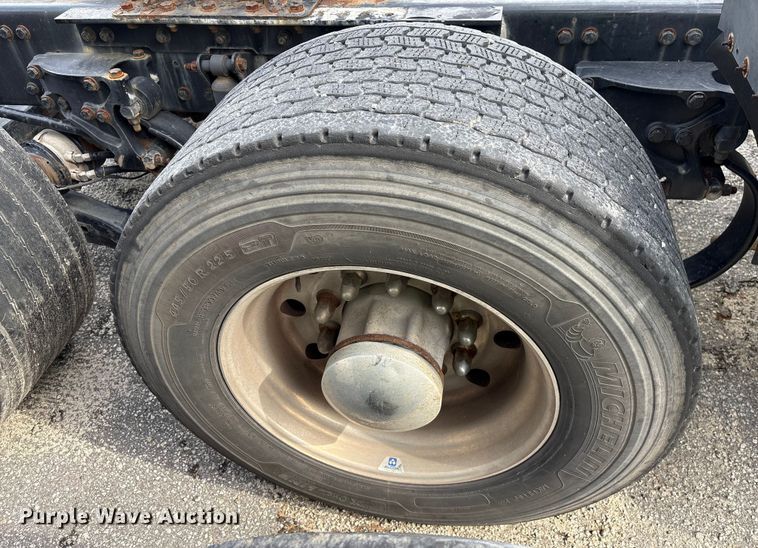 image for item YA1172 2018 Kenworth T680 semi truck