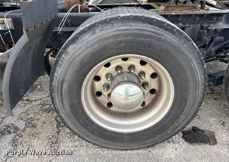 image for item YA1172 2018 Kenworth T680 semi truck