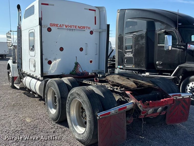image for item YA1269 2002 Kenworth W900B semi truck