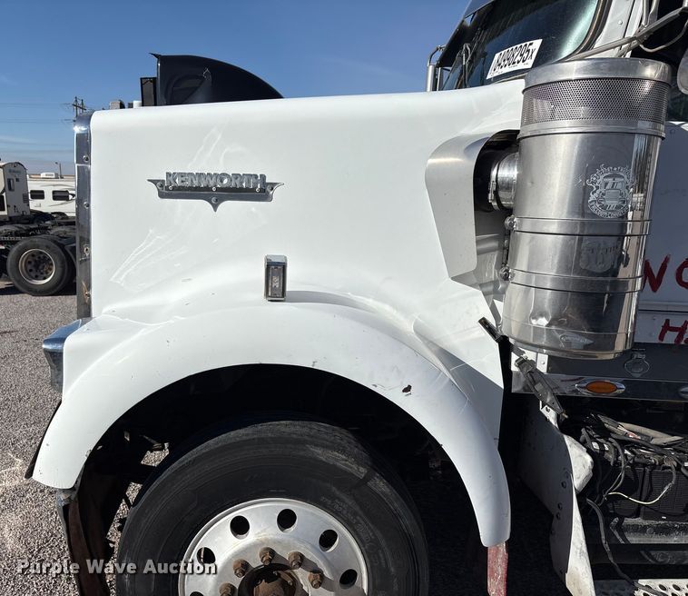 image for item YA1269 2002 Kenworth W900B semi truck