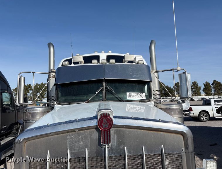 image for item YA1269 2002 Kenworth W900B semi truck