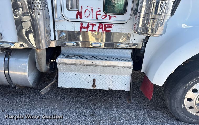 image for item YA1269 2002 Kenworth W900B semi truck