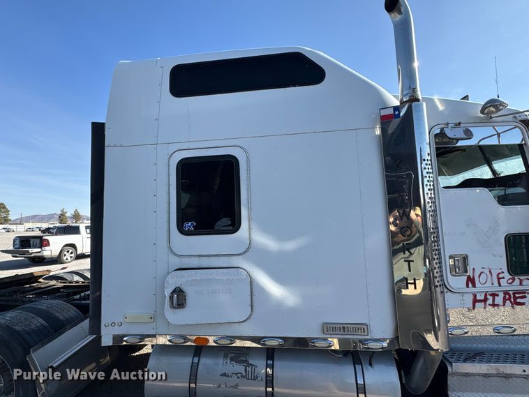 image for item YA1269 2002 Kenworth W900B semi truck