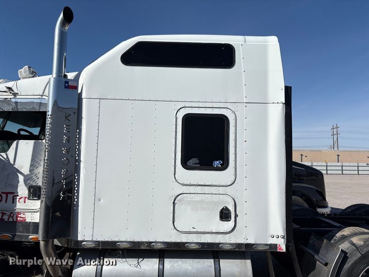 image for item YA1269 2002 Kenworth W900B semi truck