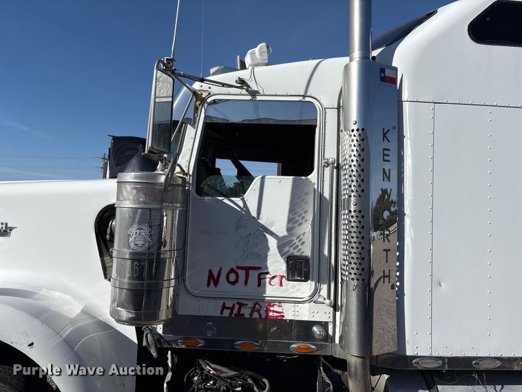 image for item YA1269 2002 Kenworth W900B semi truck