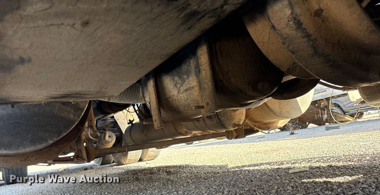 image for item YA1269 2002 Kenworth W900B semi truck