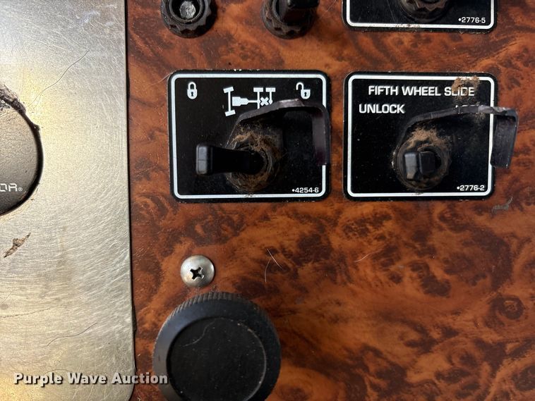 image for item YA1269 2002 Kenworth W900B semi truck