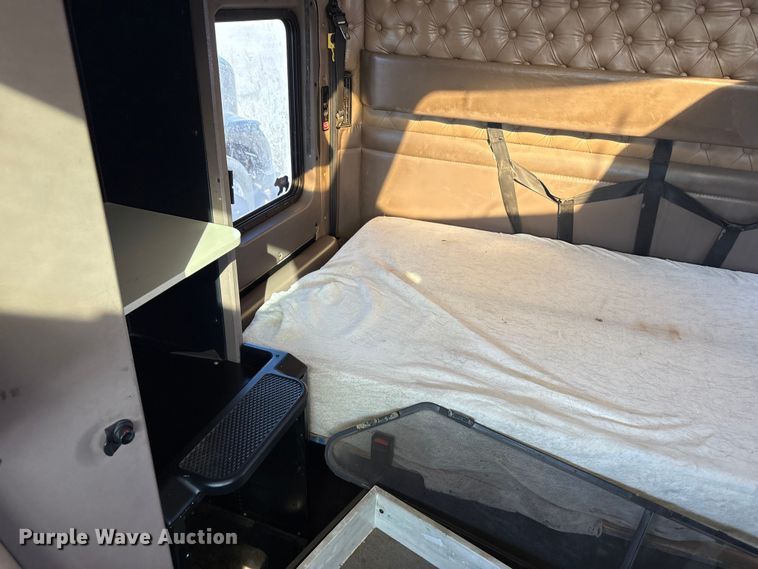 image for item YA1269 2002 Kenworth W900B semi truck