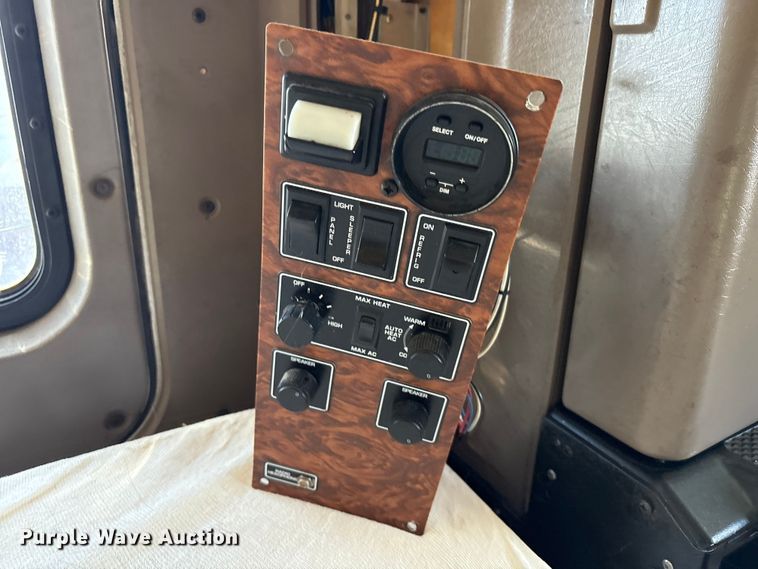 image for item YA1269 2002 Kenworth W900B semi truck