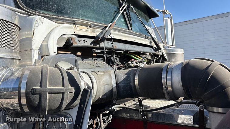 image for item YA1269 2002 Kenworth W900B semi truck