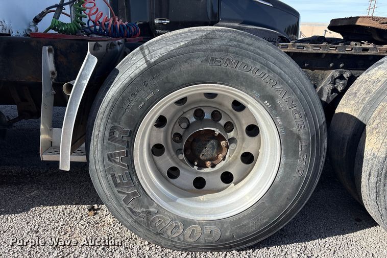 image for item YA1269 2002 Kenworth W900B semi truck