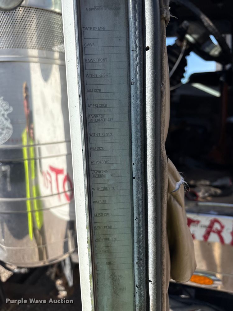 image for item YA1269 2002 Kenworth W900B semi truck