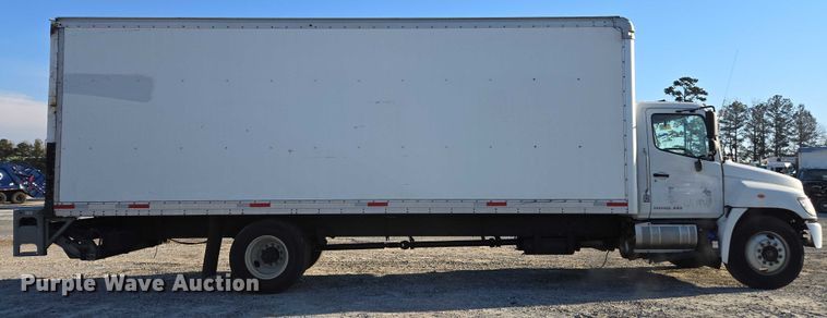 image for item YA1386 2020 Hino  box truck