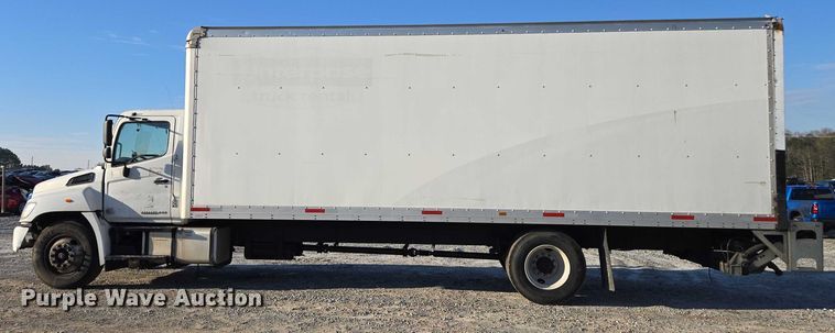 image for item YA1386 2020 Hino  box truck