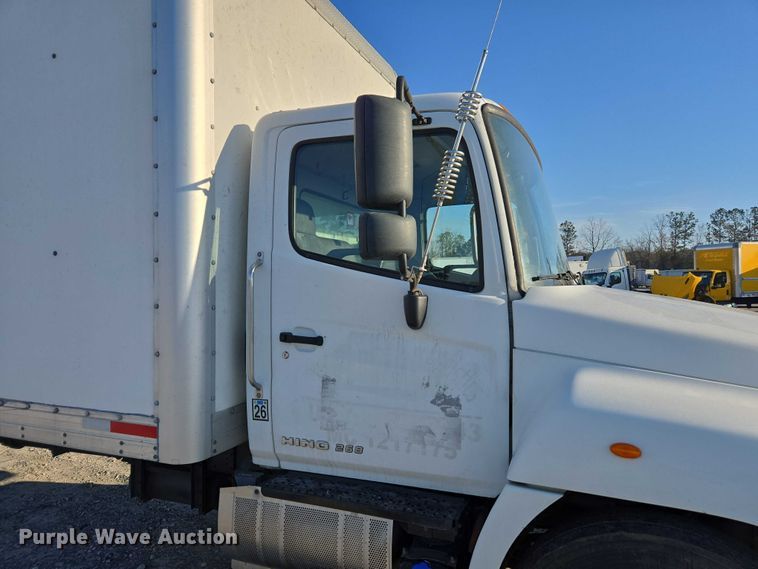 image for item YA1386 2020 Hino  box truck