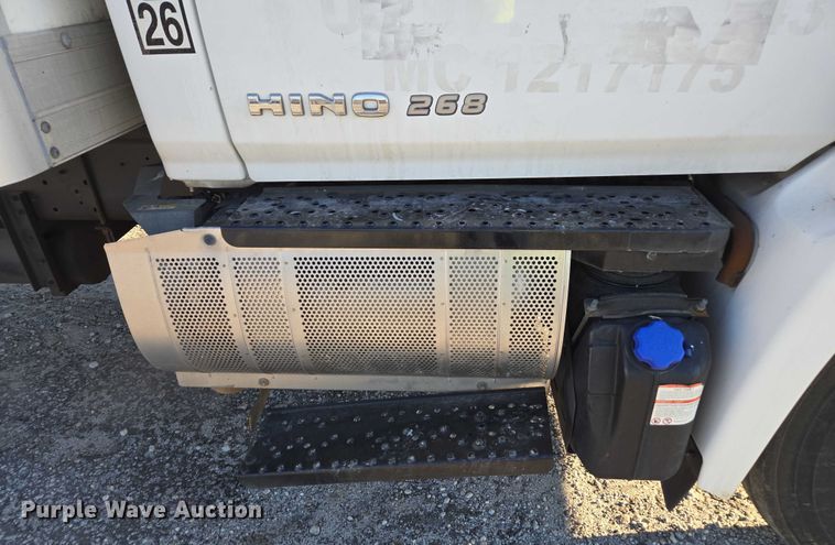 image for item YA1386 2020 Hino  box truck