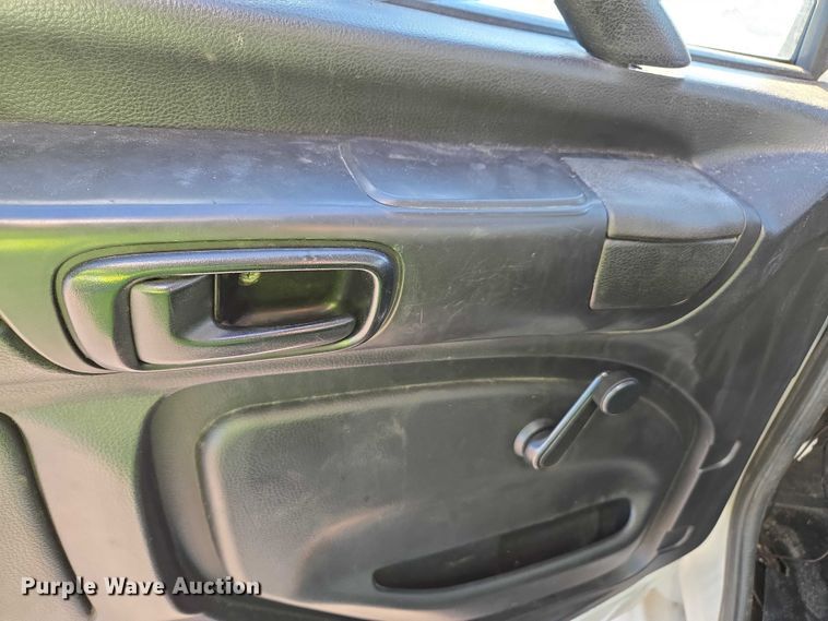 image for item YA1386 2020 Hino  box truck