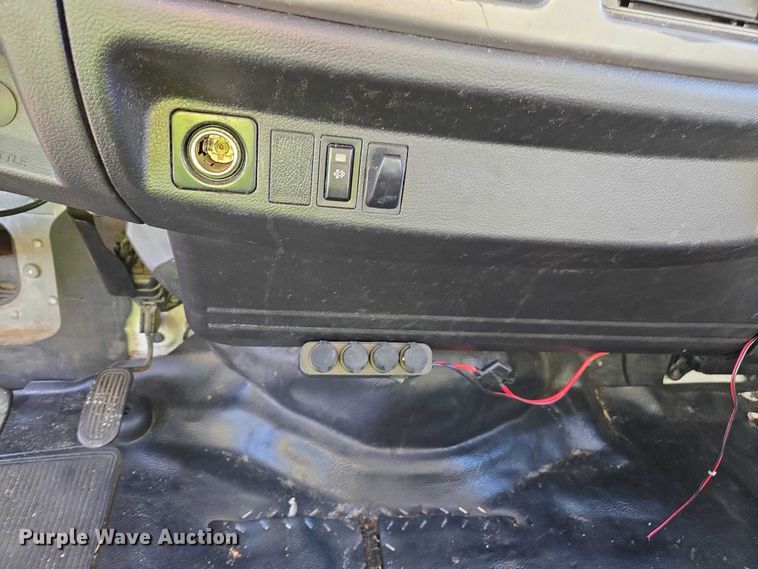 image for item YA1386 2020 Hino  box truck