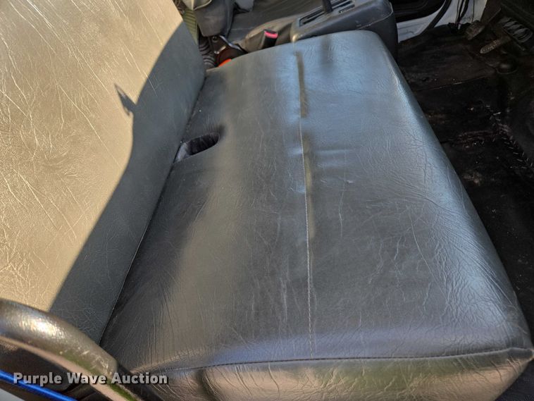 image for item YA1386 2020 Hino  box truck