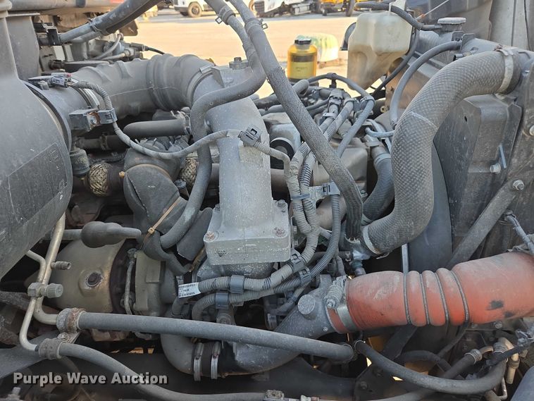 image for item YA1386 2020 Hino  box truck