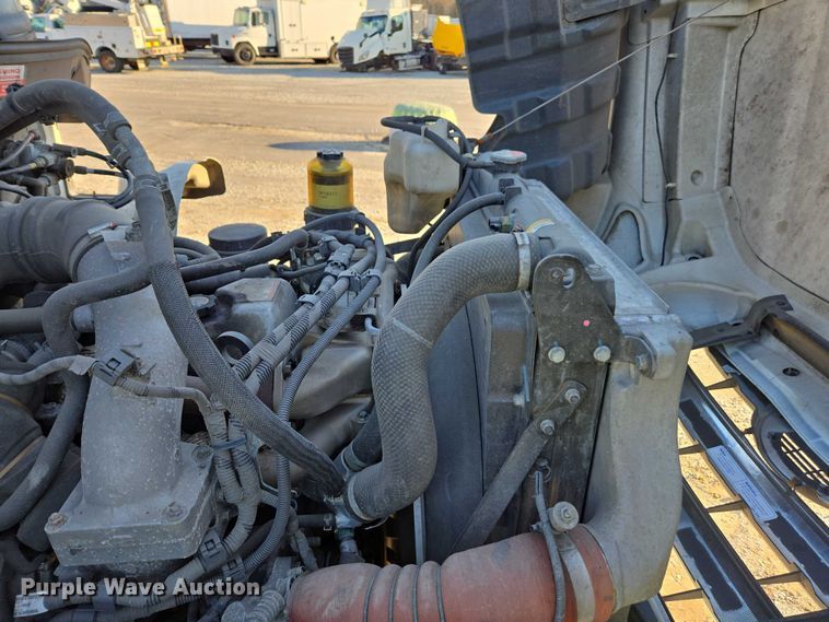 image for item YA1386 2020 Hino  box truck