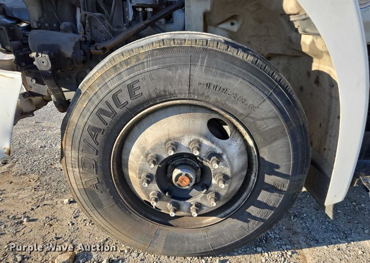 image for item YA1386 2020 Hino  box truck