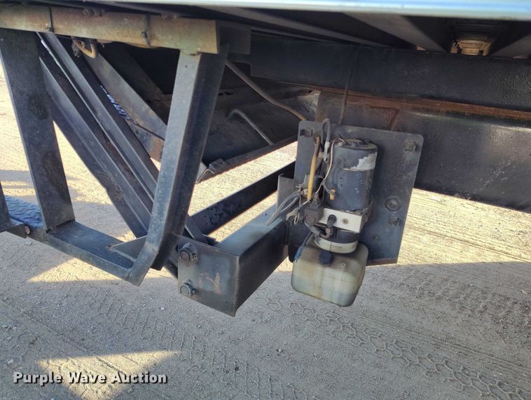 image for item YA1393 2015 International 4300  box truck