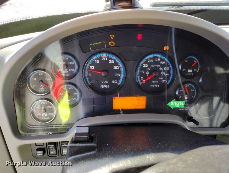 image for item YA1393 2015 International 4300  box truck