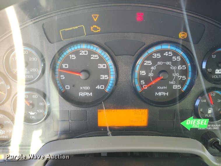 image for item YA1393 2015 International 4300  box truck