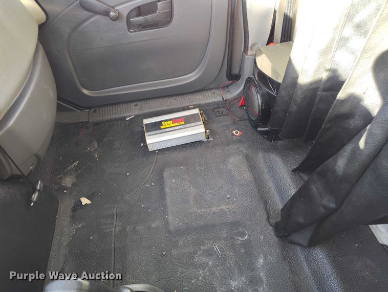 image for item YA1393 2015 International 4300  box truck