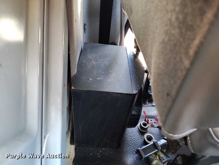 image for item YA1393 2015 International 4300  box truck