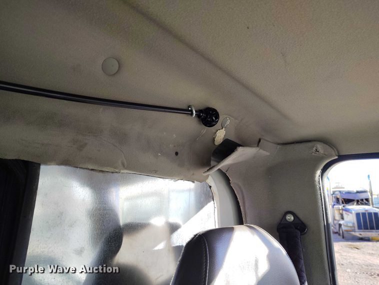 image for item YA1393 2015 International 4300  box truck