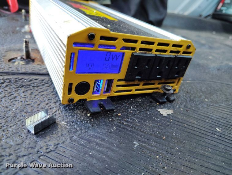 image for item YA1393 2015 International 4300  box truck