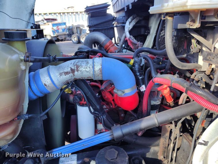 image for item YA1393 2015 International 4300  box truck