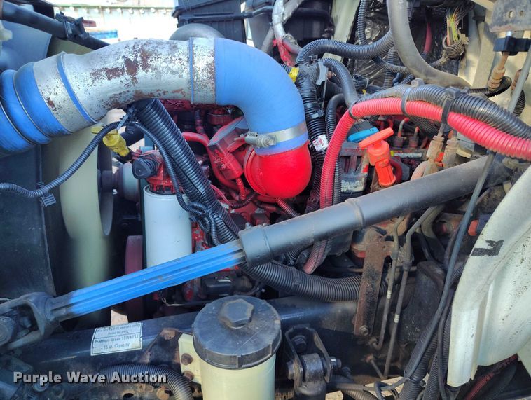 image for item YA1393 2015 International 4300  box truck