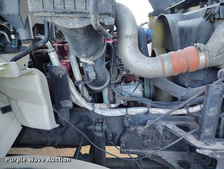 image for item YA1393 2015 International 4300  box truck