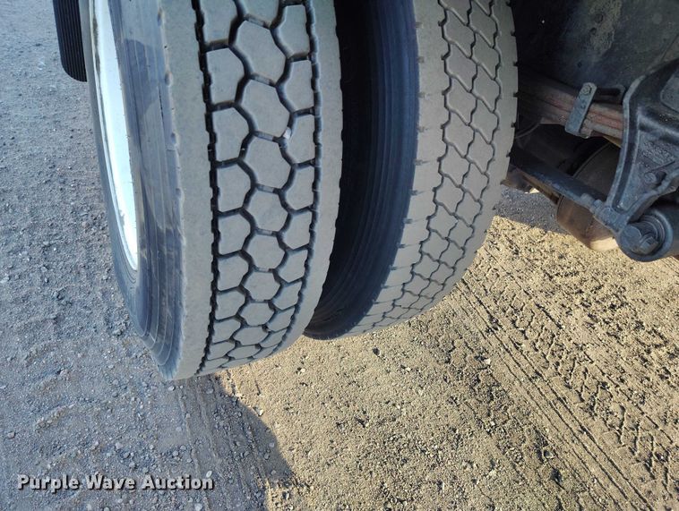 image for item YA1393 2015 International 4300  box truck