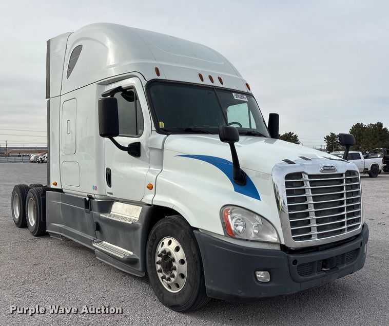 image for item YA1442 2017 Freightliner Cascadia semi truck
