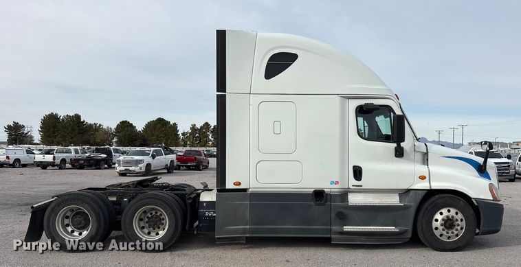 image for item YA1442 2017 Freightliner Cascadia semi truck